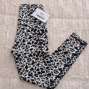 Zyia Hi-Rise Leggings 7/8 with Pockets NWT Snow Leopard Size 6-8